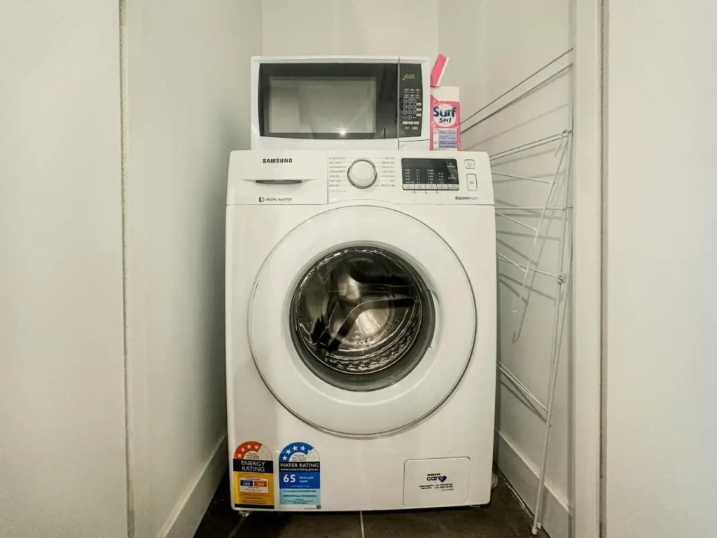 FS109C Modern 1BR1BA in Footscray Pool+Gym