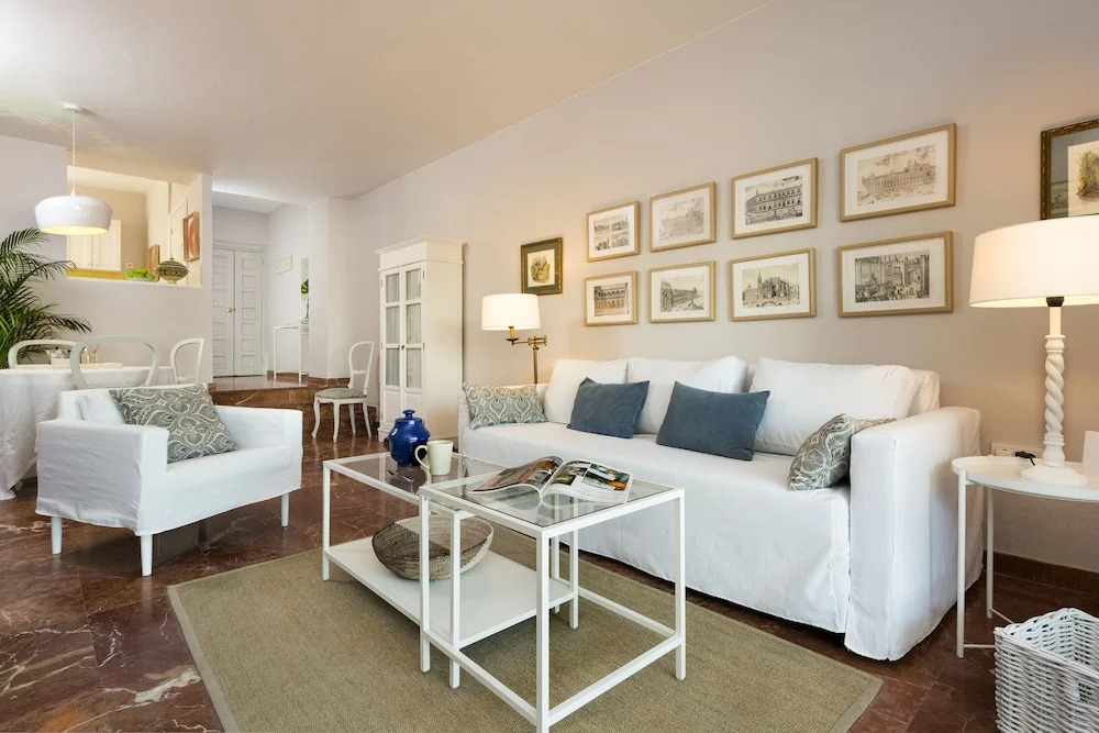 Great 2 BD Apartment With Terrace. San Pablo III