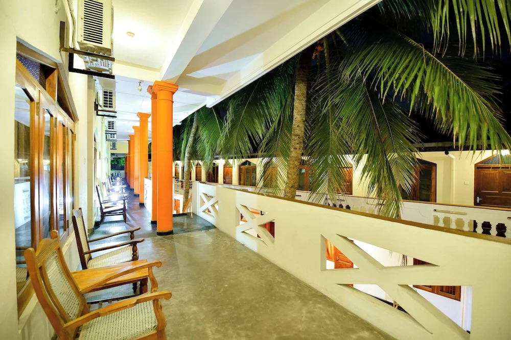 International Beach Hotel & Restaurant
