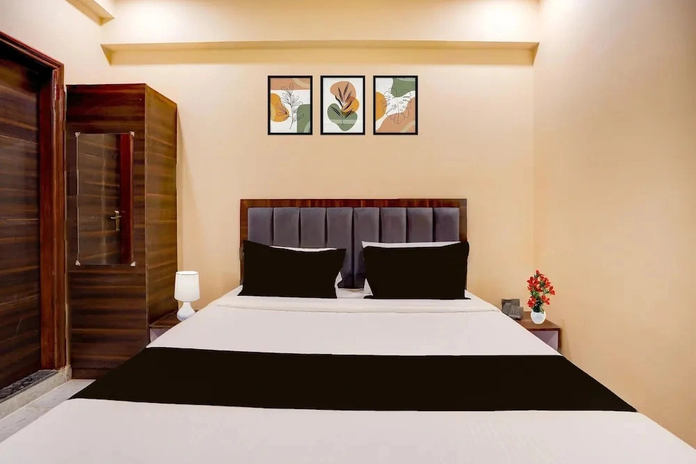 Deluxe Collection O High Court Lucknow