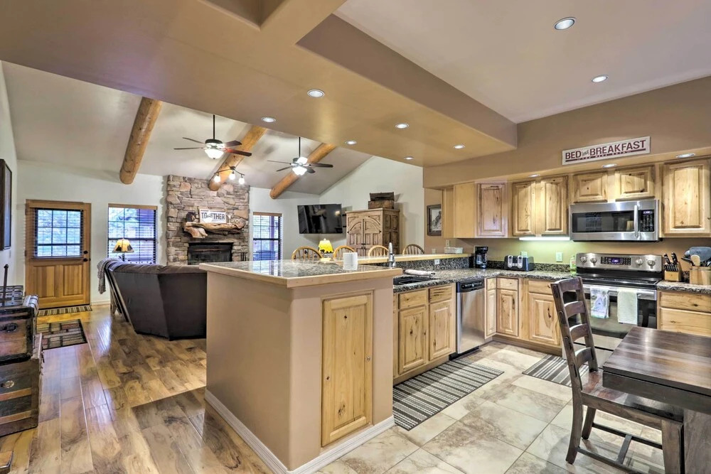 Pinetop Escape: Charming Mountain Condo w/ Balcony