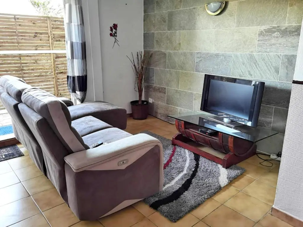 Appartement de 2 chambres avec jardin clos et wifi a Le Lamentin a 7 km de la plage