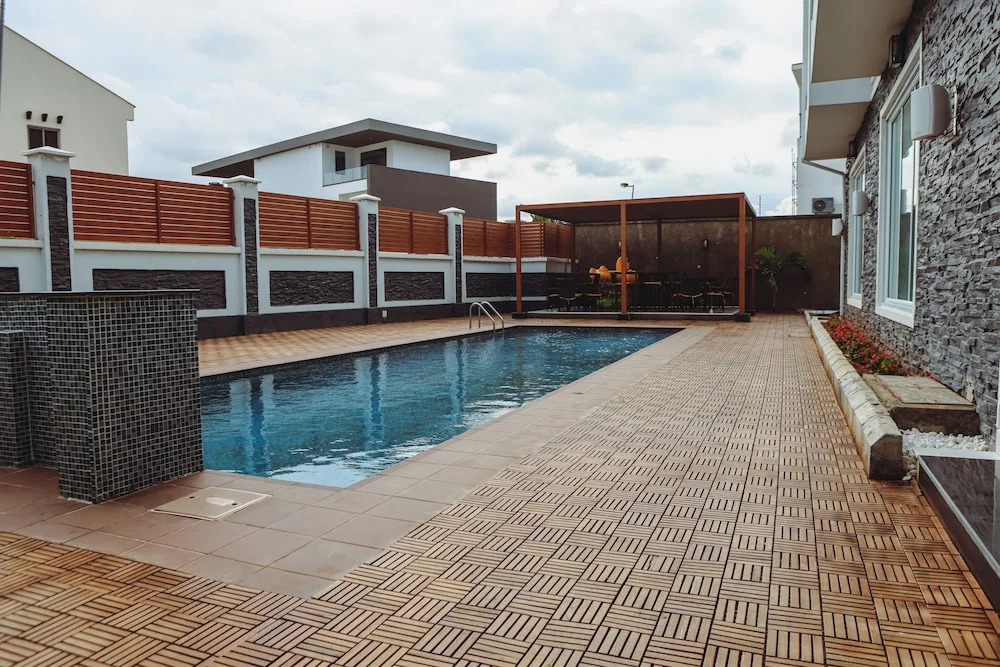 George Residence Banana Island