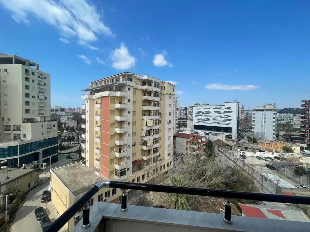 CENTER RESIDENCE