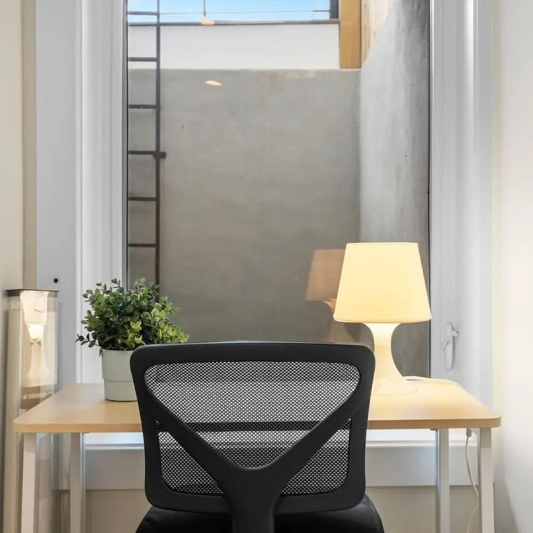 Central 2 br City Sanctuary Commuter friendly