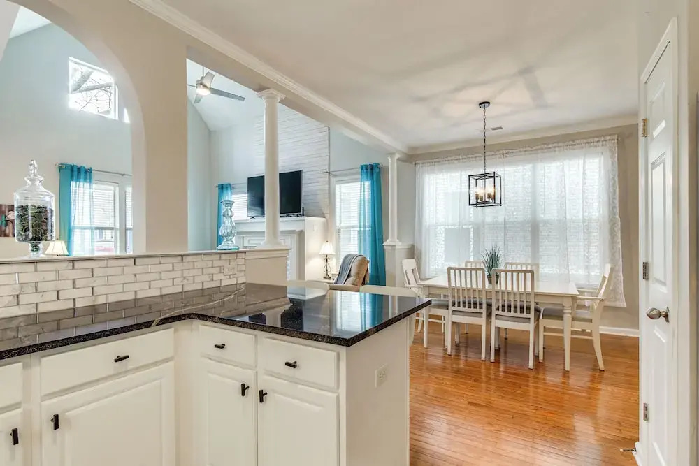 3 Mi to Dtwn Memphis: Charming Family Home