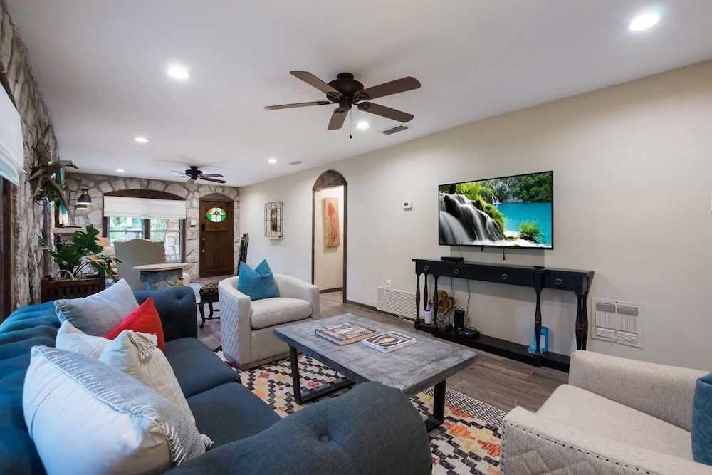Casa Dealamo Beautiful 2 bd 1 ba Sleeps 6!