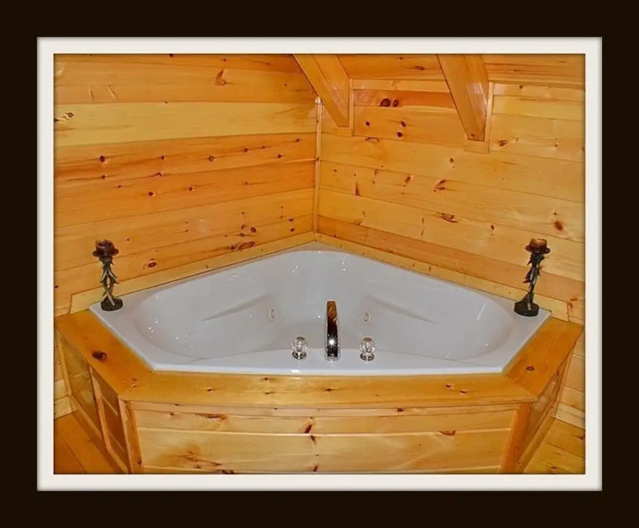 Changes in Latitude - 2 Br cabin by RedAwning