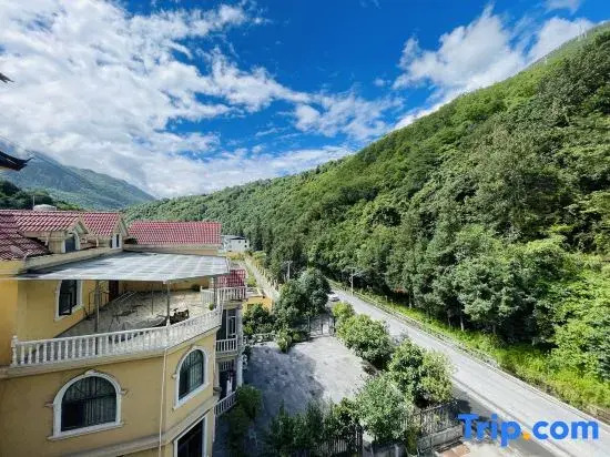ShangriLa Yixin Ge Inn