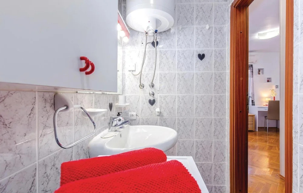 Nice Home in Jadranovo With Wifi and 1 Bedrooms