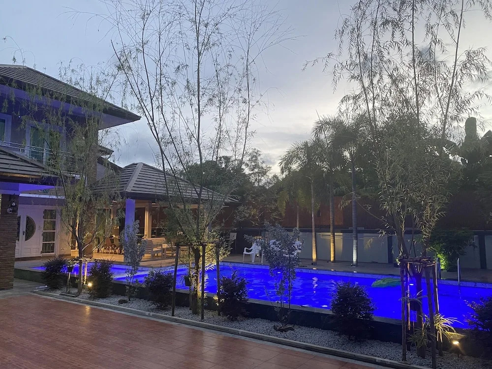 Lets Chill Pool Villa Najomtien Sattahip