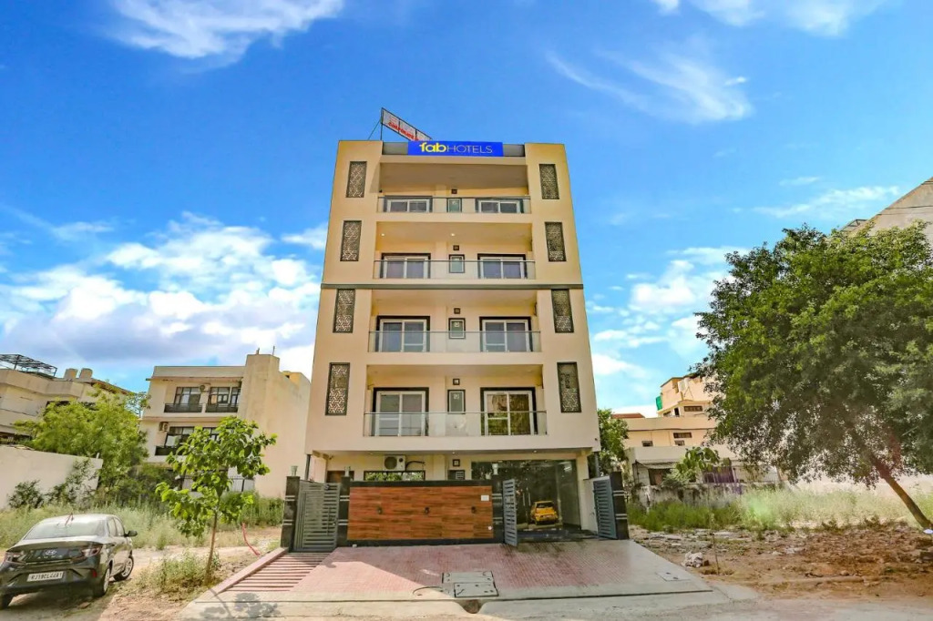 FabHotel Starlight Sanctuary