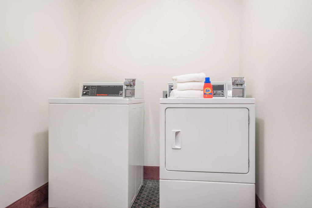 Days Inn by Wyndham Fargo Casselton Waterpark