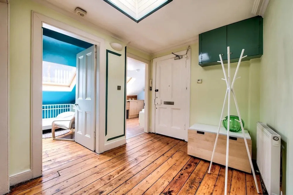 Top Floor 3BR Apt Near Edinburgh Castle