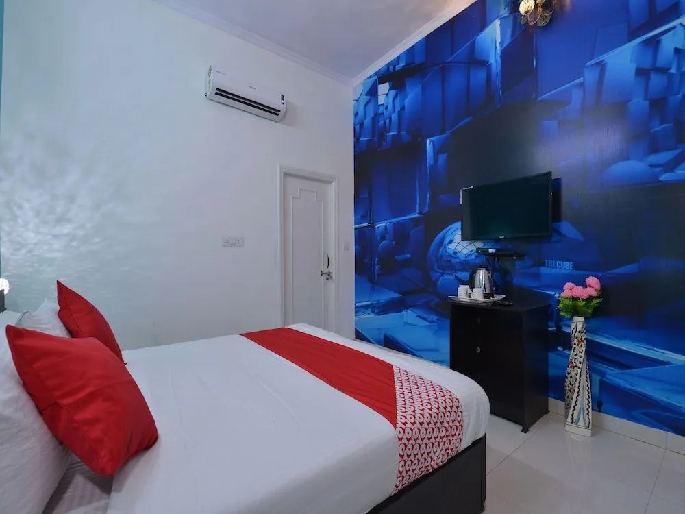 OYO 13083 Hotel Lovely Inn
