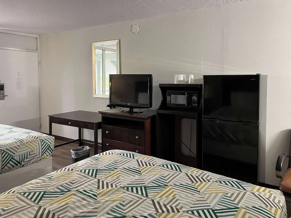 Rodeway Inn Wytheville near I-77 and I-81
