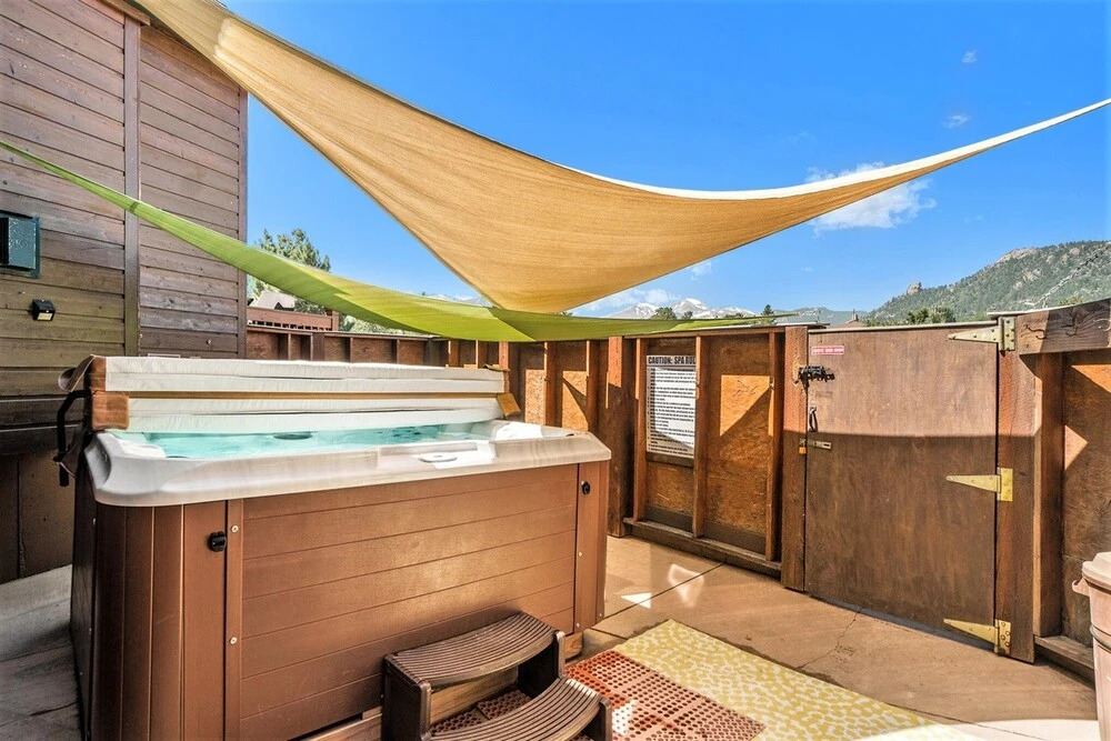Solitude Gem Lake 203 - Estes Park 1 Bedroom Studio by RedAwning
