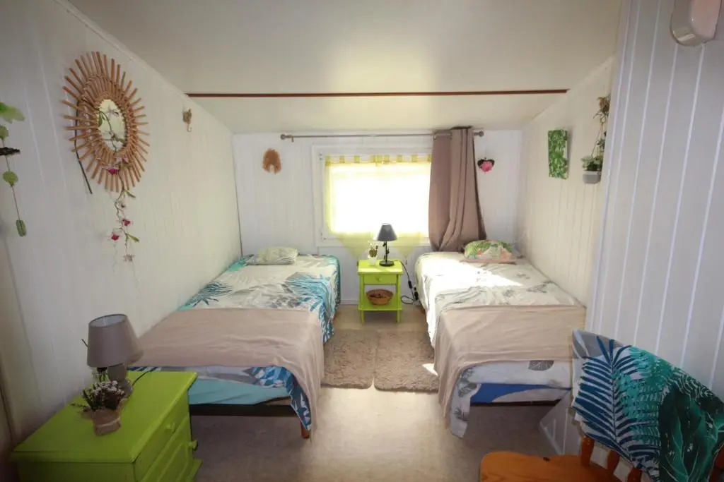 Domaine de vacances à 600m de la plage villa climatisée 2 chambres 4 couchages WIFI terrasse parking animations et piscines en supplément LRTAMG1