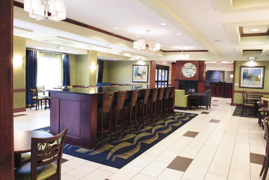 Holiday Inn Express and Suites Urbandale Des Moines by IHG