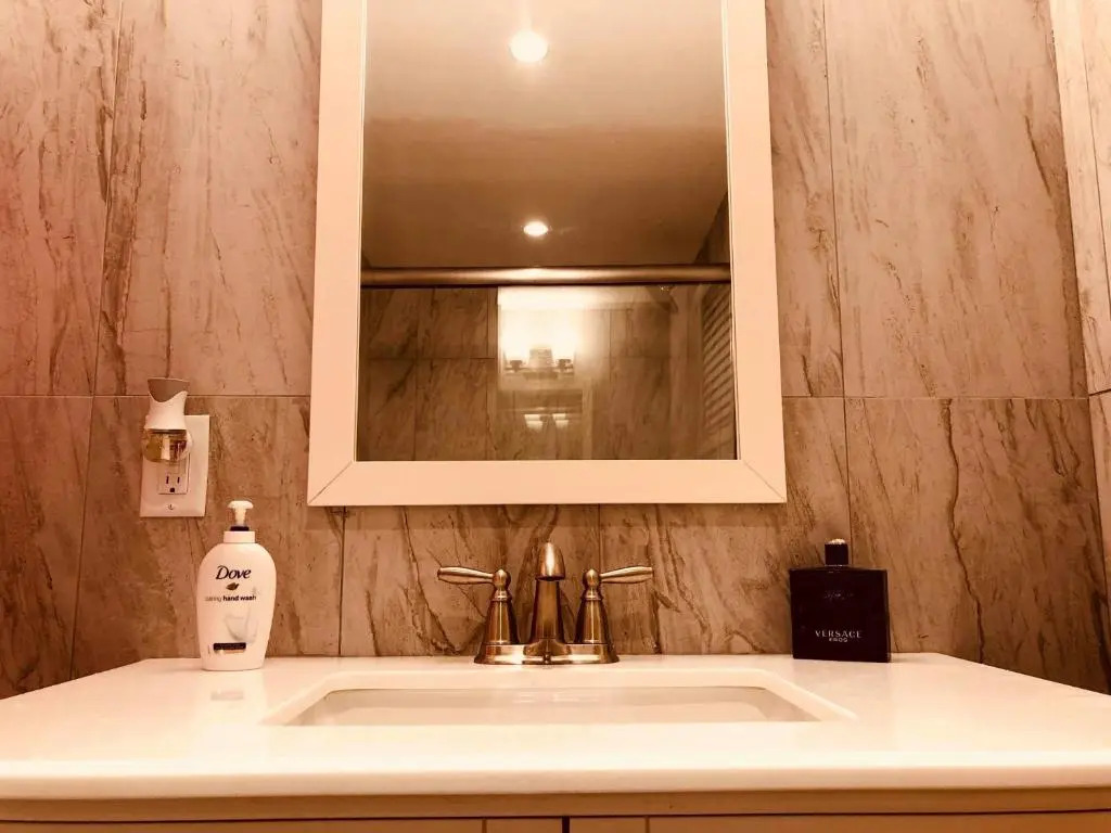 Elegant Marble Suite #6