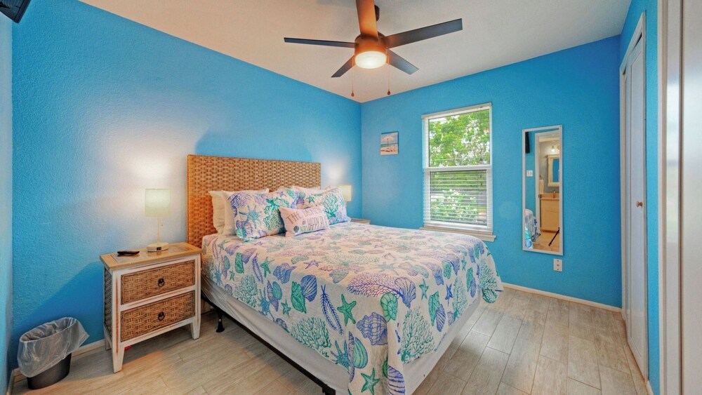 Coastal Retreat w/ Pool, BBQ & Sunset Views Beers and Sunshine by Avantstay
