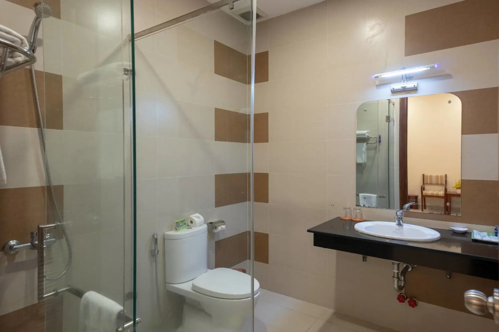 Airport Saigon Hotel - Gần ẩm thực đêm chợ Phạm Văn Hai