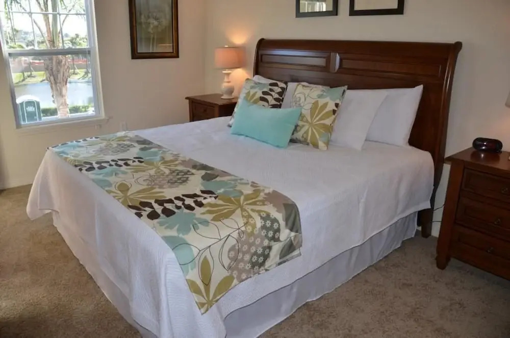 Lucaya 3 Bedroom 2 Bath Townhome With Sophisticated Kitchen
