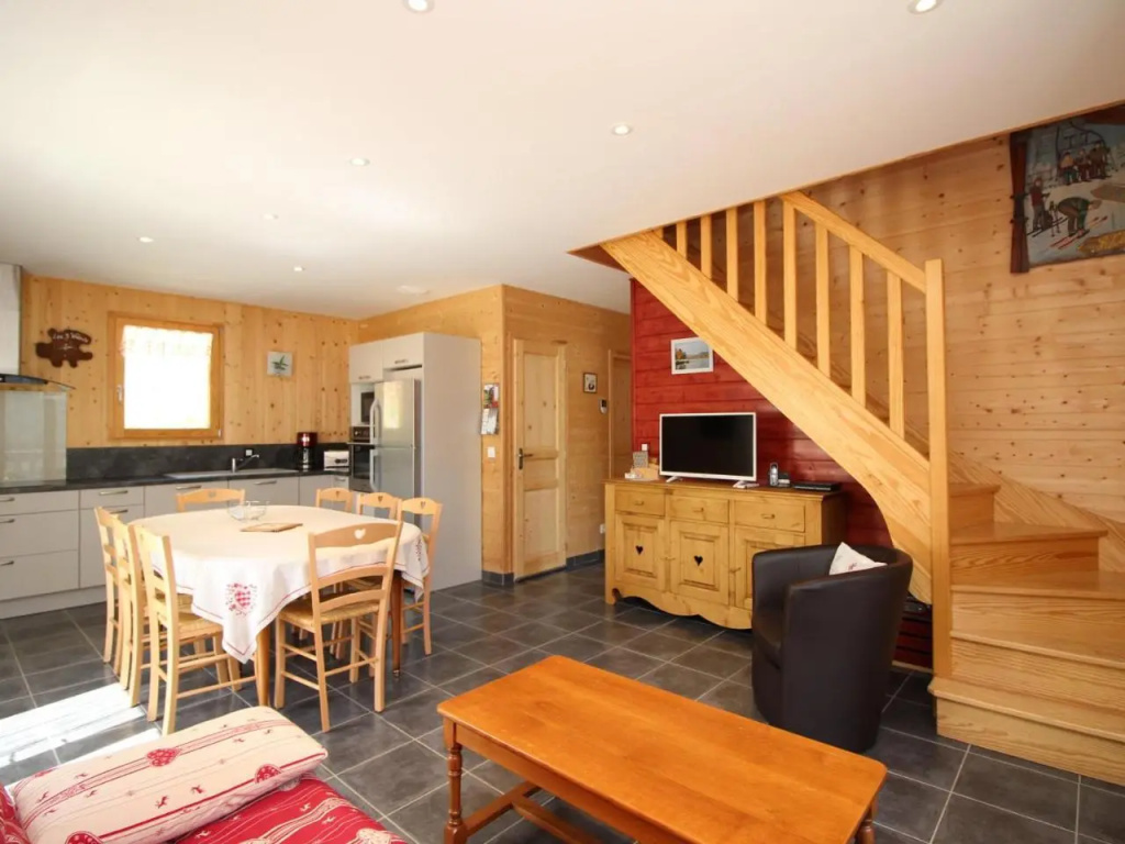 Chalet avec Terrasse Panoramique, WiFi et Parking, 8 Pers. - FR-1-608-15