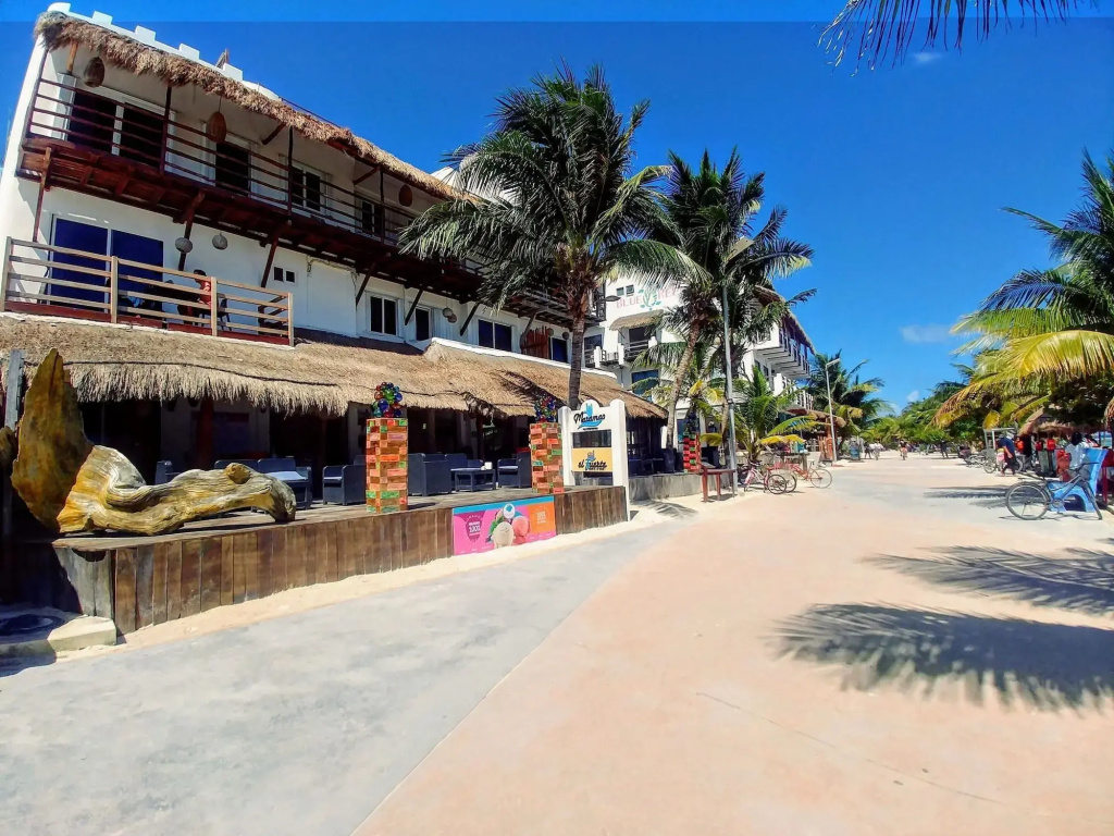 El Fuerte Beach Apartments