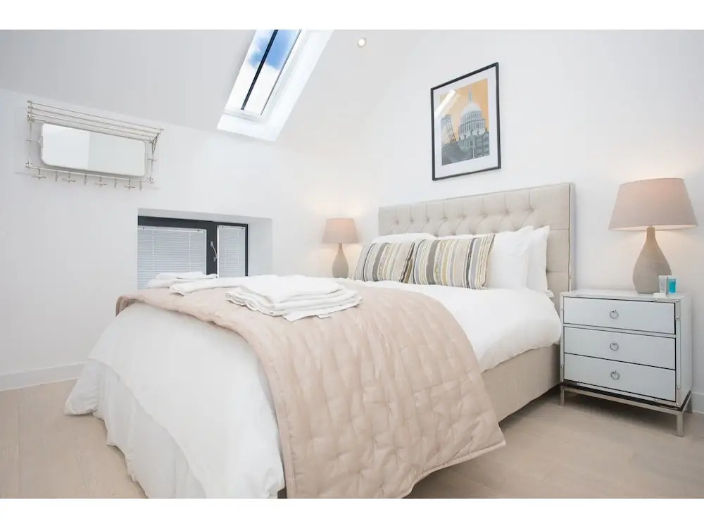 Bright, Newly Refurbished Townhouse in Bath