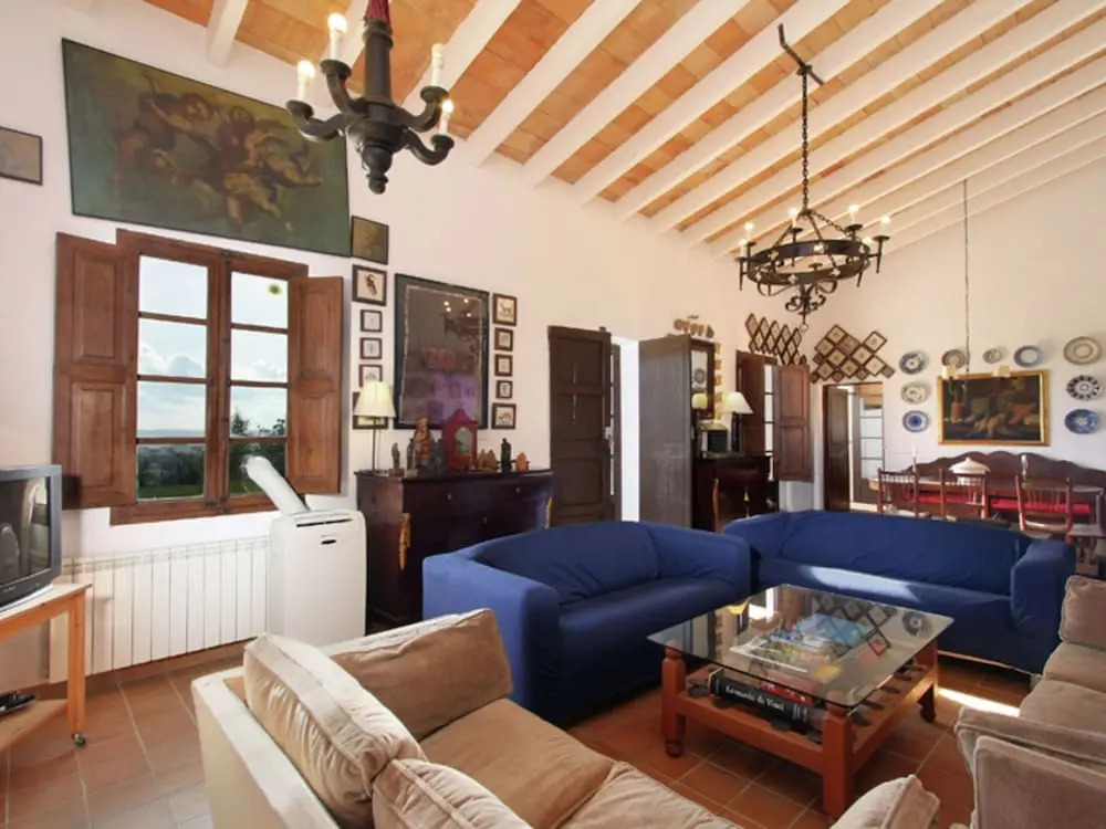 Large Traditional Country House With Spacious Veranda, Garden and Private Pool