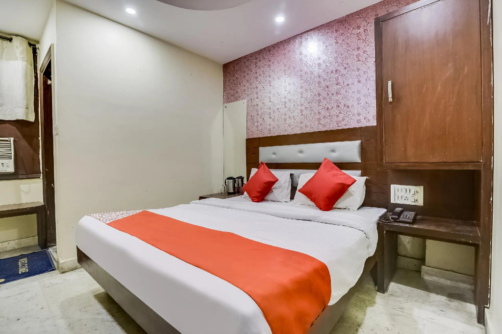 OYO 64637 Coral Plaza Hotel