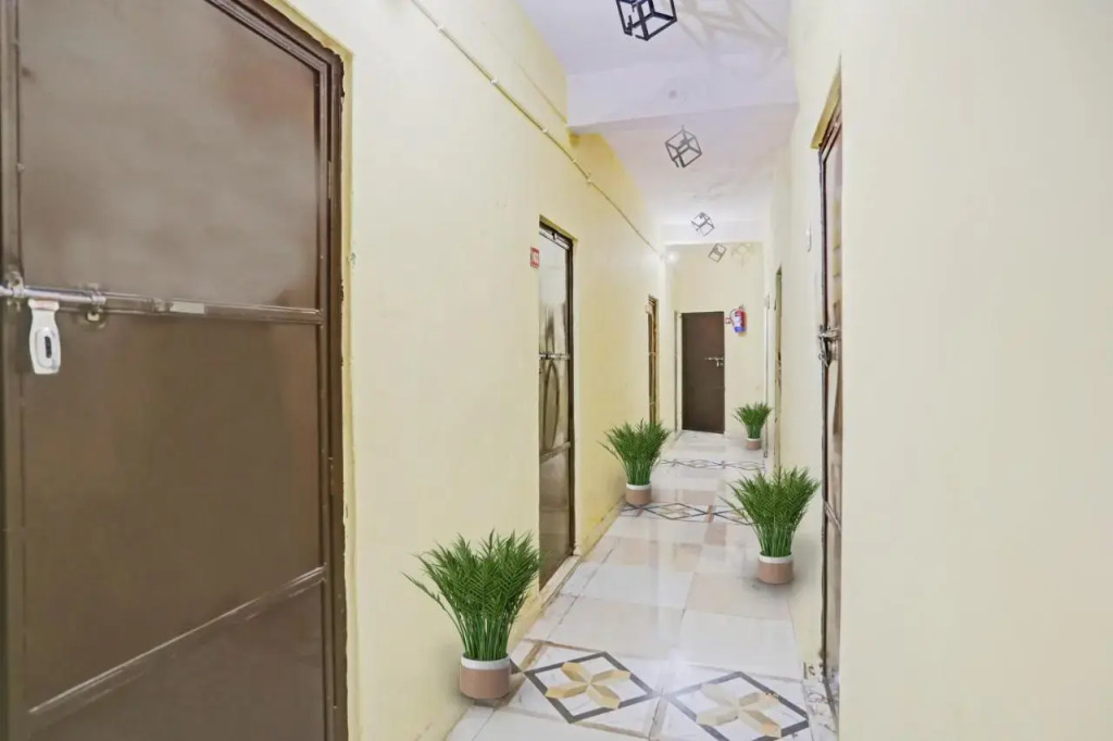 OYO Flagship Metro City Guest House