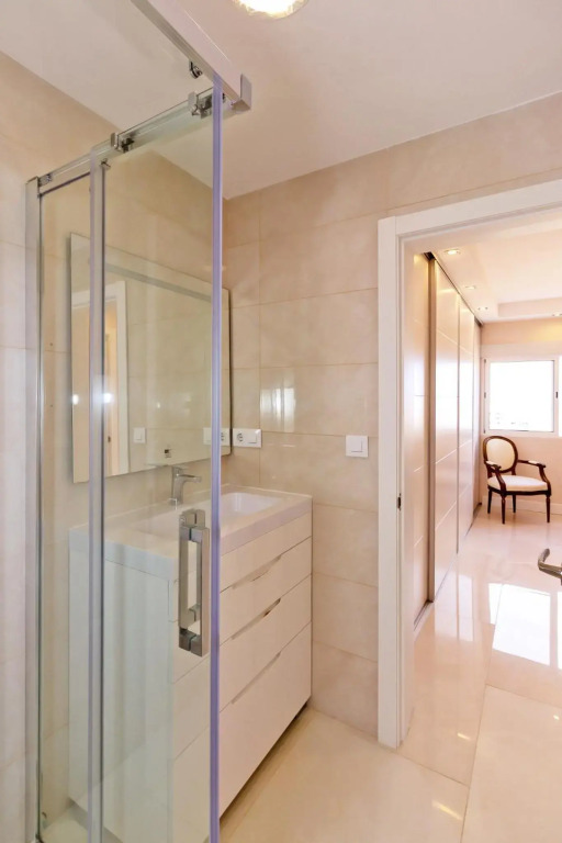 The White Apartment: Luxury, Beach and Design