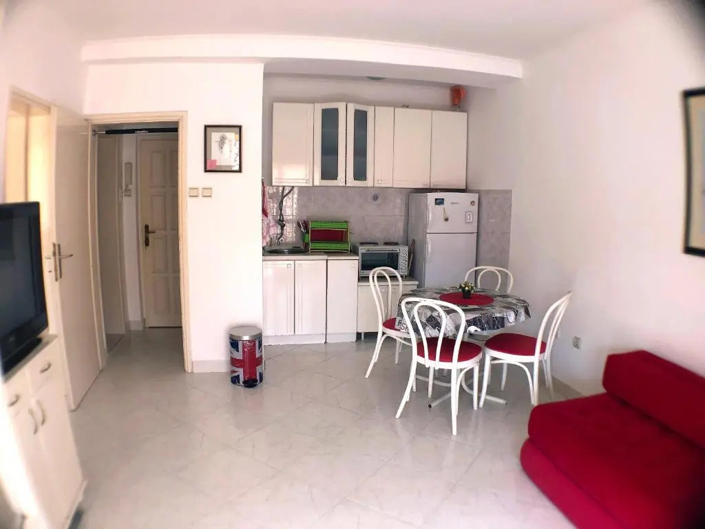 One bedroom Apartment 500m from the beach