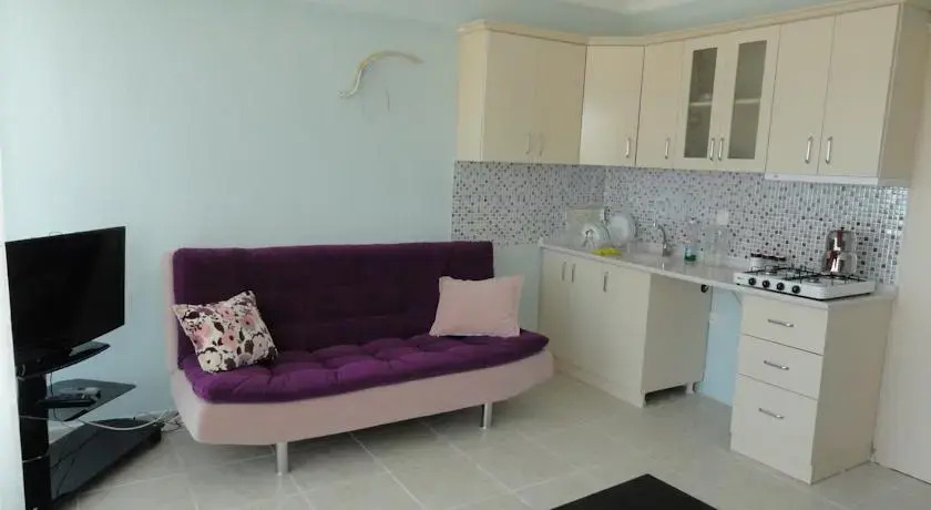 Cemre Aparts