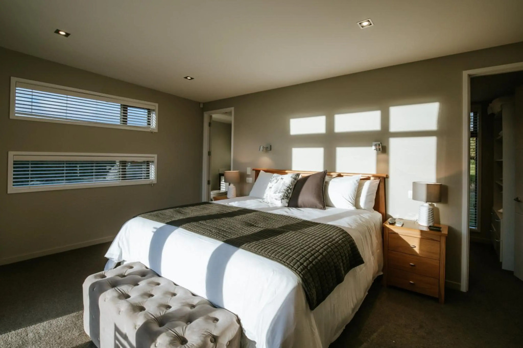 Mt Gold Retreat - Sleeps 8 - Spa Pool - Tennis Court