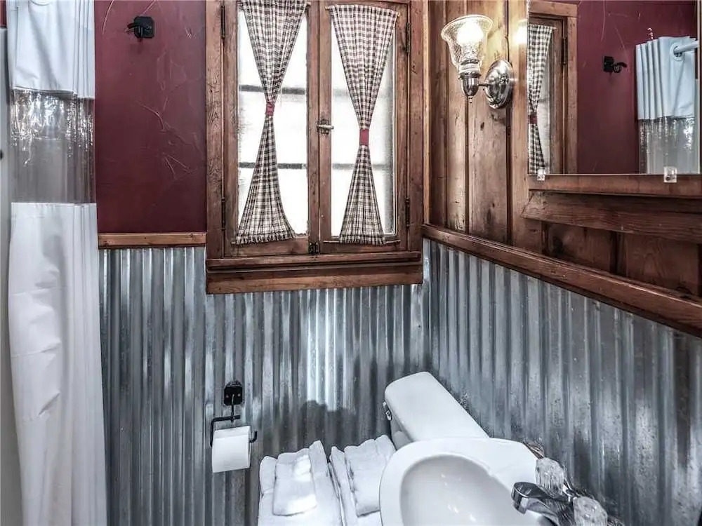 Apache Village 10, King Studio, Midtown, Sleeps 2