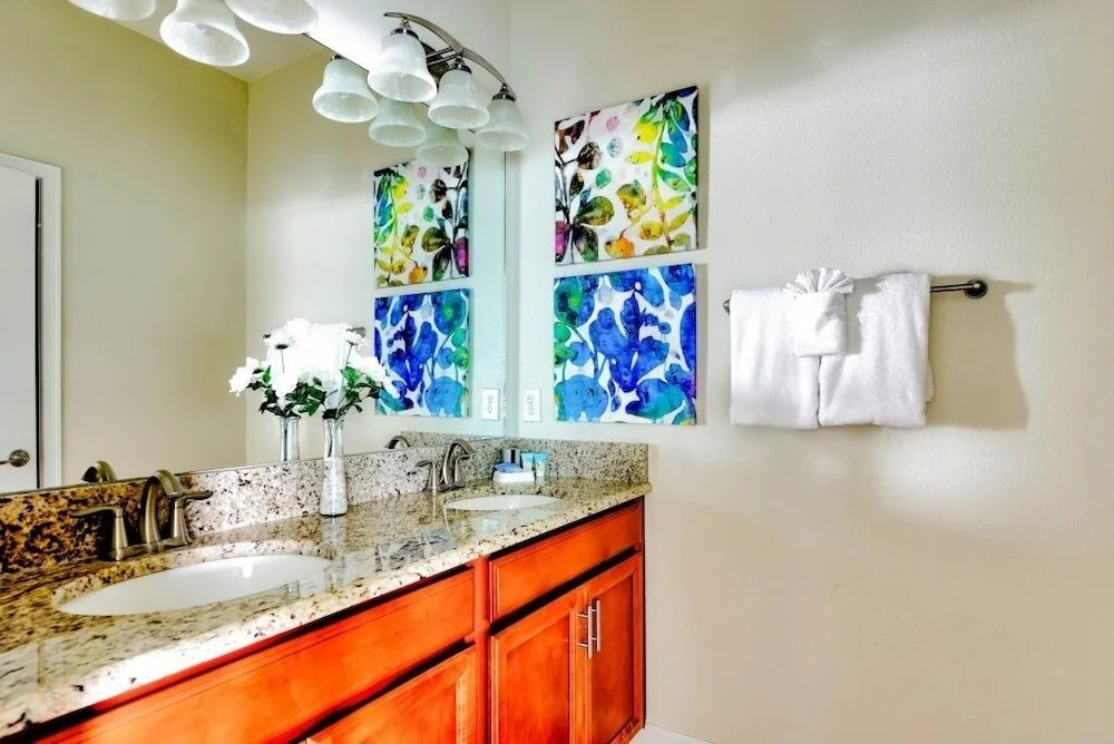 Bright & Cheery Vacation Villa-1638st 5 Bedroom Townhouse by RedAwning