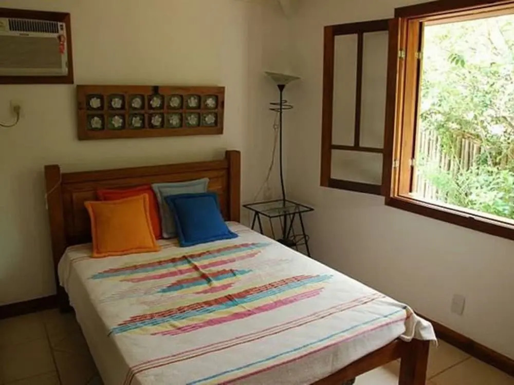 Casa 4 suites a 200m da Rua das Pedras