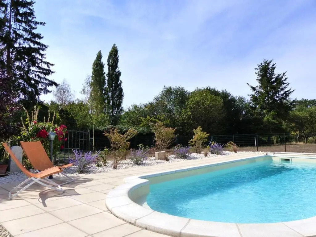 Charmant gîte avec piscine partagée au cœur dun village - FR-1-489-273