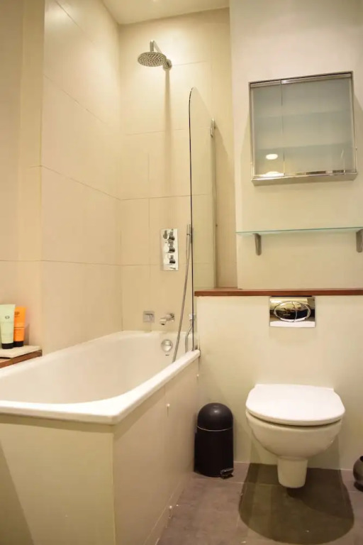 2 Bedroom Flat In East London