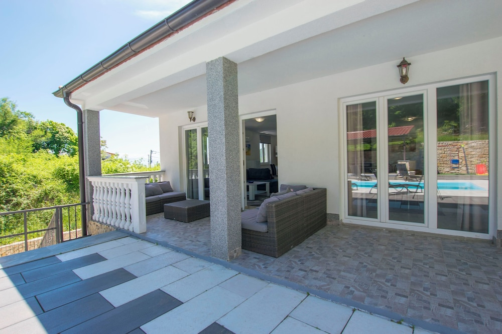 House Bribirska Vila