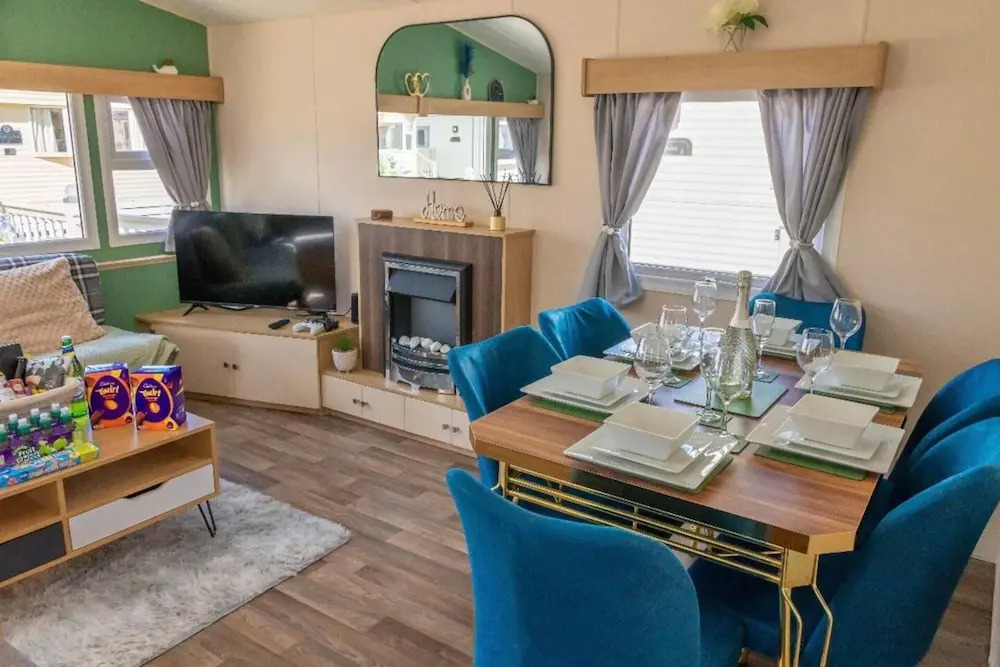 Tattershall Lakes Private Hot Tub Lodge - Sleeps 6