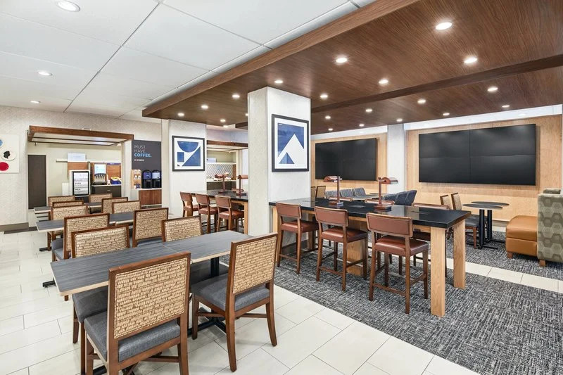Holiday Inn I 64 West End
