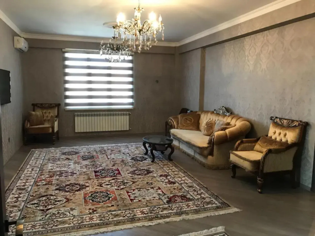 Metro 28 may 2 bedrooms sofa