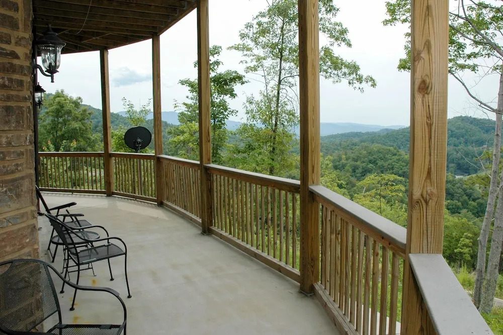 THE PINNACLE - 6 Br Cabin