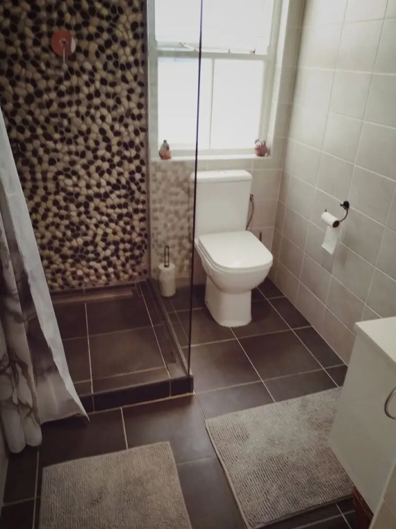 Luxury BB Double Bedroom With Private Entrance and Bathroom in Capetown
