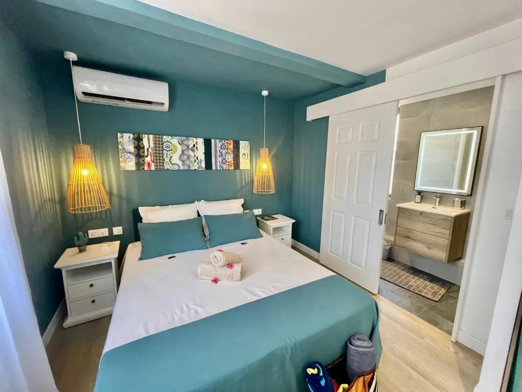 Modern apartment - Excellent location 50m from the beach, restaurants, bars, shops