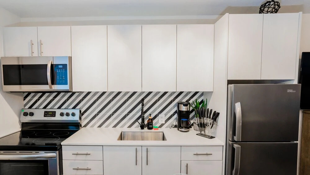1 BR APT 6min walk Miami Beach Kitchen 02
